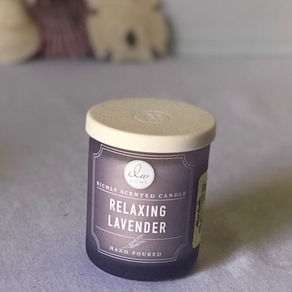 DW Home Relaxing Lavender candle - Picture 2 of 3